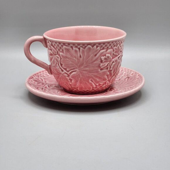 Bordallo Pinheiro Leaf and Vine Teacup and Saucer Blush Pink Made in Portugal - Picture 1 of 9